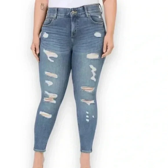 Torrid bombshell skinny jeans! - Picture 2 of 13